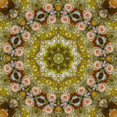 Kaliforniya'da düğünde dairesel düzenleme sessiz pembe kırmızı ve yeşil çiçekler