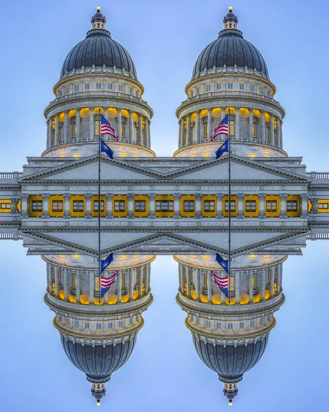 Capital Building med flaggor pekade på fyra gånger — Stockfoto