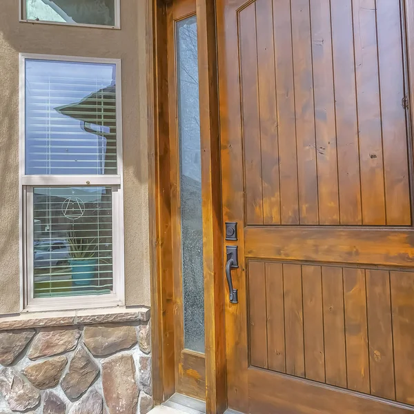 Facade of a home with shiny brown wooden front door and sidelight — Stock Photo, Image