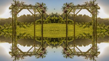 Gün batımında dört yansıtıcı Chuppahs Panorama Görünümleri