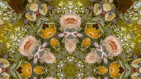 Panoráma keret rózsaszín és sárga virágok körkörös designnal készültek — Stock Fotó