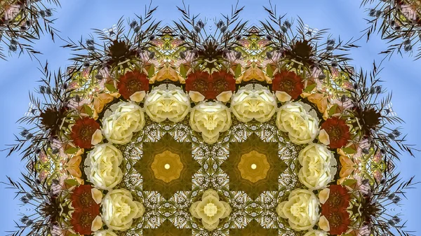 Ramka panoramiczna czteroosobowe kwiaty w układzie okrągłym na weselu w Kalifornii na niebieskim tle — Zdjęcie stockowe