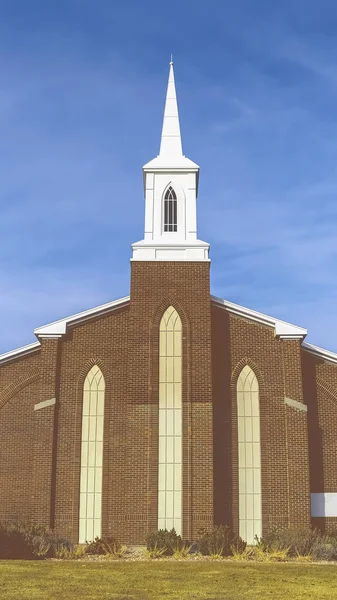 Vertical frame Exterior view of a magnificent church with cloudy blue sky background — Stock Photo, Image