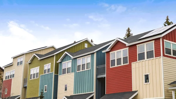 Panorama Houses with balconies and porches against blue sky and clouds on a sunny day — Stock Photo, Image