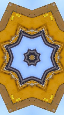 Bir traktörün kolundan yapılmış dikey çerçeve Yıldız amblemi