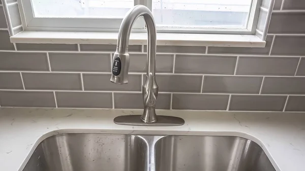 Panorama frame Double bowl stainless steel sink undermounted on the white kitchen countertop — Stock Photo, Image