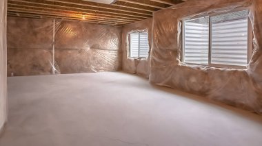 Panorama Home iç plastik kaplı duvara monte pencereler ile yapım aşamasında