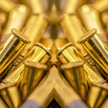 Kare kare Simetri ekseninde parlak madde işaretleri yığını