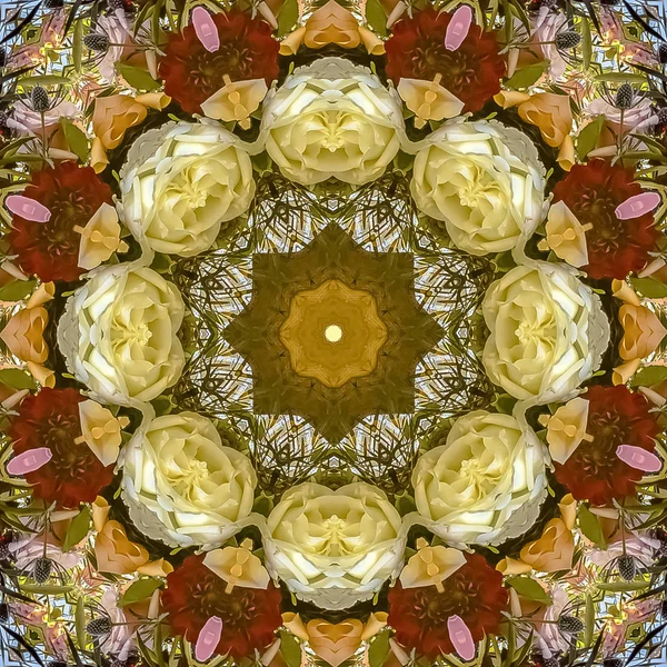 Rama kwadratowa rama żywe kolorowe białe i czerwone kwiaty w układzie okrągłym na weselu w Kalifornii — Zdjęcie stockowe