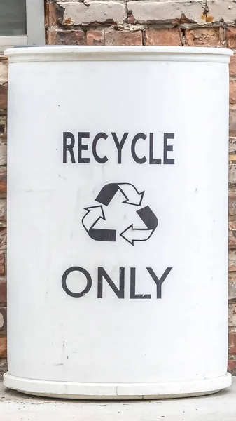Vertical frame Close up of a white garbage can with a Recycle Only sign and icon — Stock Photo, Image