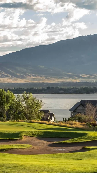 Vertical Golf course hazard and fairway with houses and lake in the background. — Stock Photo, Image