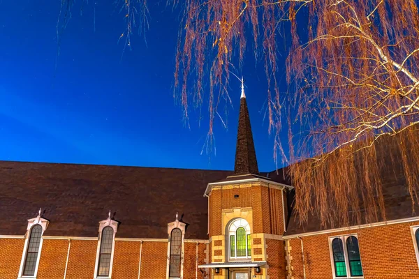 Exterior of a church with brick wall in scenic Provo Utah against clear blue sky — Stock Photo, Image