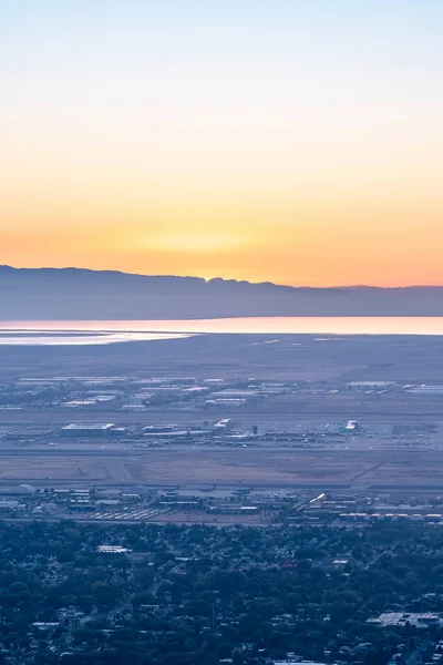 Alba sulla valle dello Utah e sul lago — Foto Stock