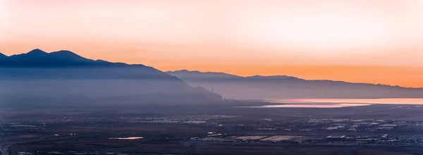 Nascer do sol sobre as montanhas e Vale do Utah — Fotografia de Stock