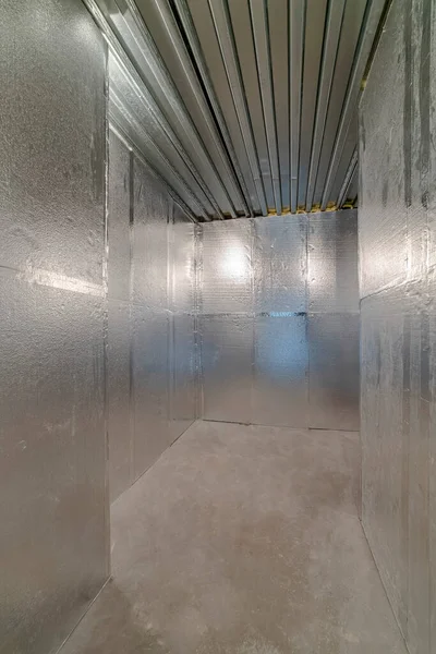 Interior de una unidad de almacenamiento frigorífico en casa vacía — Foto de Stock