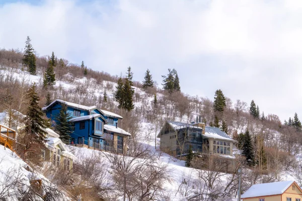 Lakások lakóövezeti hegyvidéki környéken havas Park City Utah télen — Stock Fotó