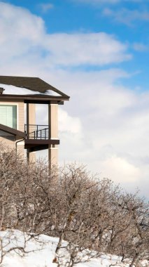 Wastch Dağı yamacındaki Dikey Ev manzaralı panoramik doğa ve vadi manzaralı.