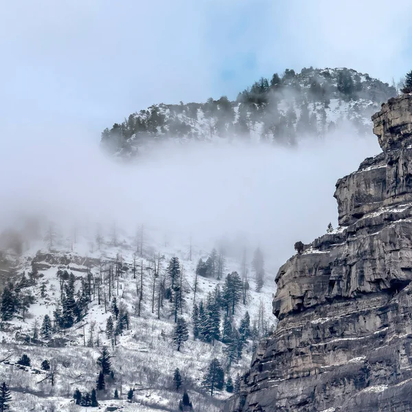 Recorte cuadrado Escenic Provo Canyon scenery with Bridal Veil Falls under sky with thick clouds — Foto de Stock