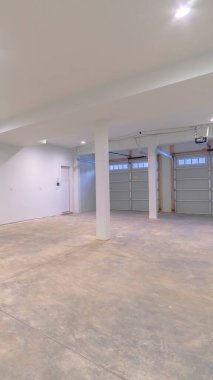 Dikey çerçeve Büyük boş beton garaj iç kapı ışıkları