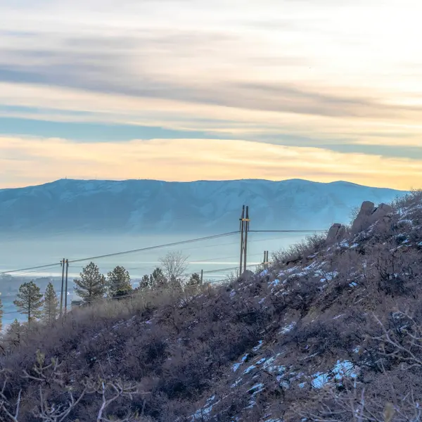 Square Provo Canyon Utah paisaje de colina con vistas al valle y montaña distante —  Fotos de Stock