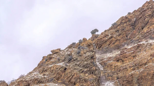 Panorama Terreno montanhoso rochoso com declive íngreme e acidentado em Provo Canyon Utah — Fotografia de Stock