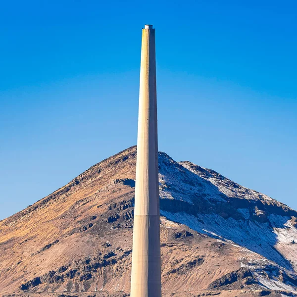 Čtvercový rám Garfield Smelter Stack den světle modrá obloha — Stock fotografie