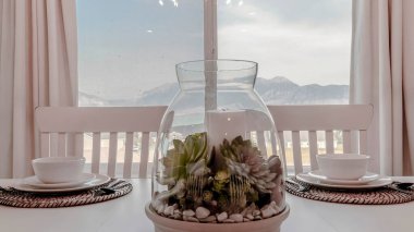 Pencereden manzaralı ve dağ manzaralı Panorama Ev Yemek Odası