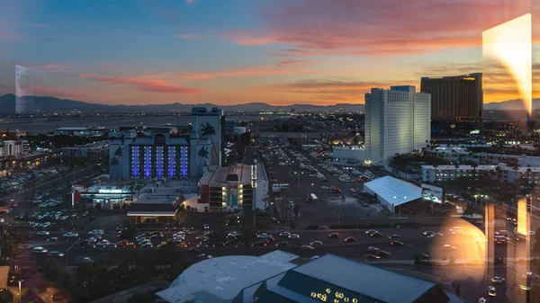 Panorama vue coucher de soleil de Las Vegas avec ciel coloré — Photo