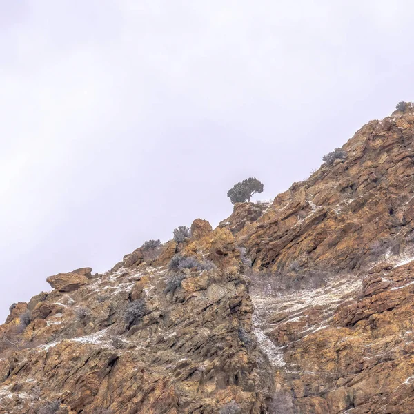 Marco cuadrado Terreno rocoso de montaña con pendiente empinada y escarpada en Provo Canyon Utah — Foto de Stock