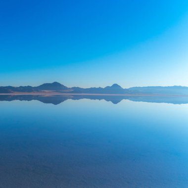 Kare Mavi gökyüzü Bonnievale Salt Flats, Utah 'a yansıdı