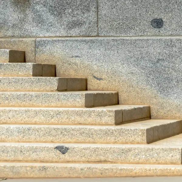 Quadro quadrado Fechar as escadas pisos contra a parede de Utah Estado capital Edifício — Fotografia de Stock