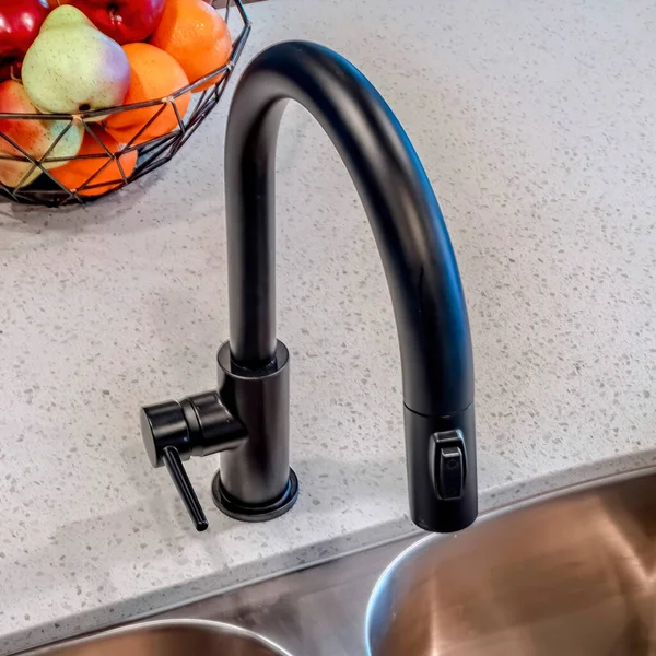 Square Curved gooseneck shaped black faucet over kitchen island sink with double bowls — Stock Photo, Image