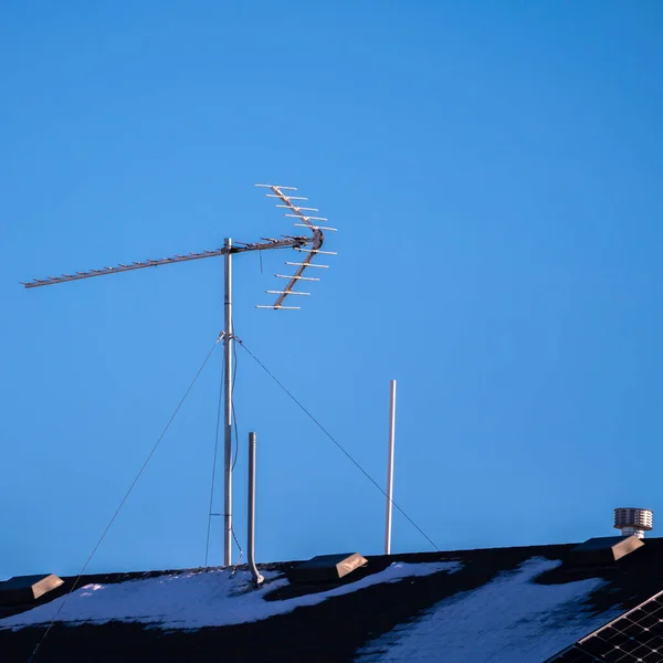 Square Communications установили на крыше дневной свет — стоковое фото