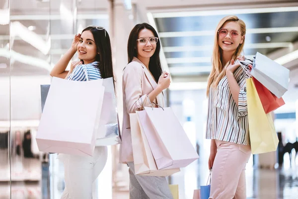 Three Attractive Young Girls Doing Shopping Shopping Bags Modern Mall — Stock Photo, Image