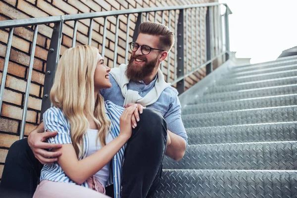 Young Stylish Happy Couple Spending Time Together Outdoors Attractive Woman — Stock Photo, Image