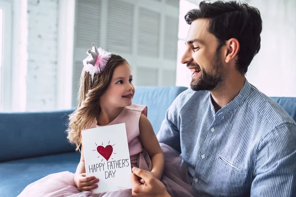 Quiero Papá Joven Guapo Casa Con Pequeña Linda Chica Feliz — Foto de Stock