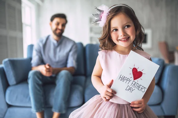 Amo Pai Jovem Bonito Casa Com Sua Menina Fofa Feliz — Fotografia de Stock