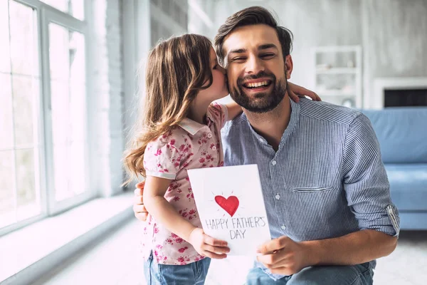 Aime Papa Beau Jeune Homme Maison Avec Petite Fille Mignonne — Photo