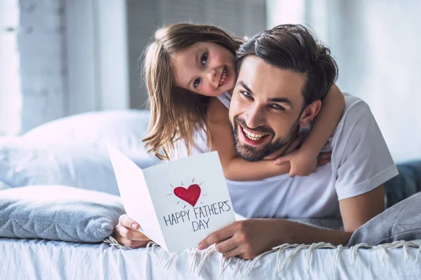 Quiero Papá Joven Guapo Casa Con Pequeña Linda Chica Feliz — Foto de Stock