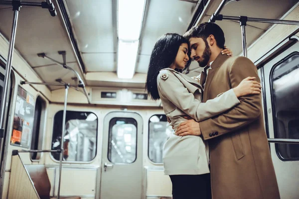 Ρομαντικό Ζευγάρι Στο Μετρό Υπόγεια Ερωτική Ιστορία — Φωτογραφία Αρχείου