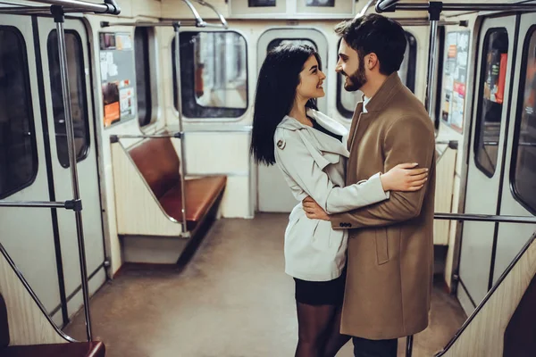 Cuplu Romantic Metrou Povestea Dragoste Subterană — Fotografie, imagine de stoc