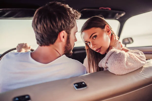 Romantic Couple Sitting Green Retro Car Beach Handsome Bearded Man — Stock Photo, Image