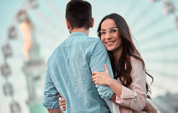 Liefde Lucht Leuk Romantisch Paar Samen Tijd Doorbrengen Stad Knappe — Stockfoto