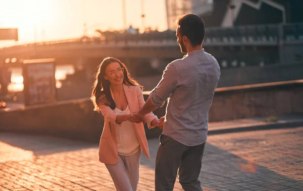 Amor Está Casal Romântico Bonito Passar Tempo Juntos Cidade Bonito — Fotografia de Stock