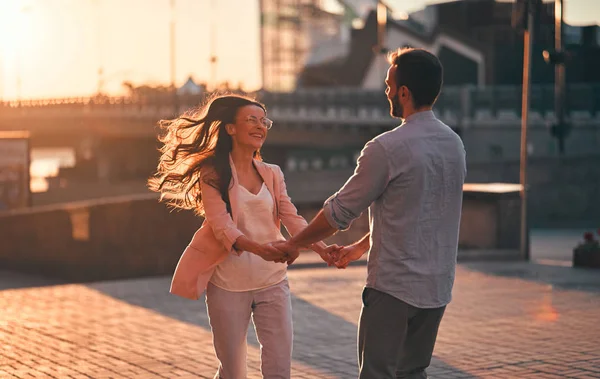 Havada Aşk Var Güzel Romantik Çift Şehirde Birlikte Vakit Sakallı — Stok fotoğraf