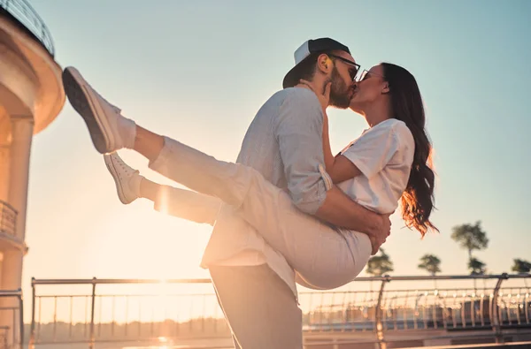 Láska Vzduchu Roztomilý Romantický Pár Spolu Trávili Čas Městě Lásce — Stock fotografie