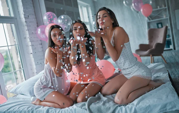 Three Young Attractive Women Having Fun Home Bedroom Girls Pajamas — Stock Photo, Image