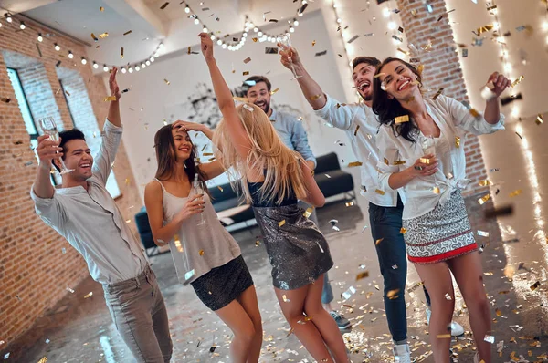 Que Fête Commence Groupe Jeunes Qui Amusent Ensemble Danse Dans — Photo