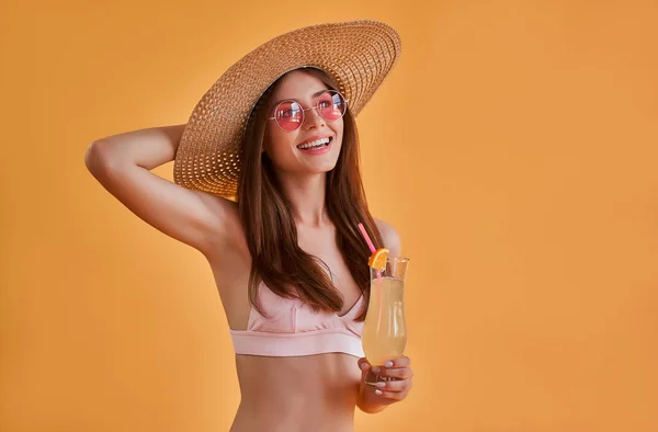 Hola Verano Atractiva Joven Traje Baño Aislado Sobre Fondo Naranja — Foto de Stock