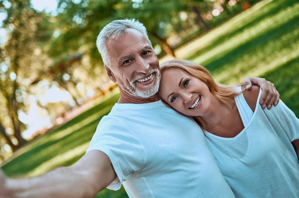 Senior Couple Spending Time Together Outdoors Bearded Handsome Man Attractive — Stock Photo, Image